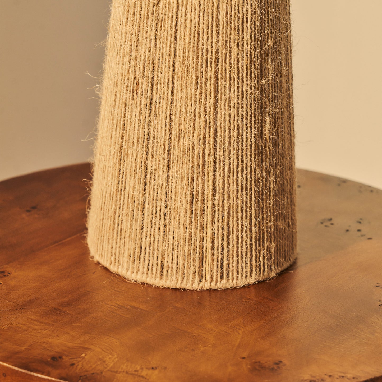 Erba - Lampe de Table Large avec Abat-jour en Corde de Jute Coolie