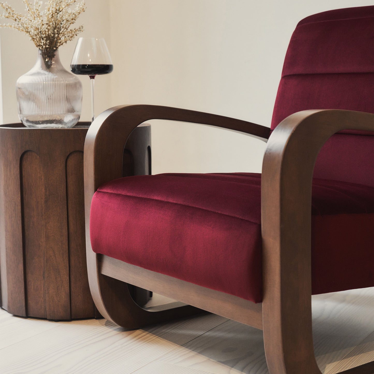 Dalton - Fauteuil d'Appoint en Velours Rouge Merlot et Bois Foncé