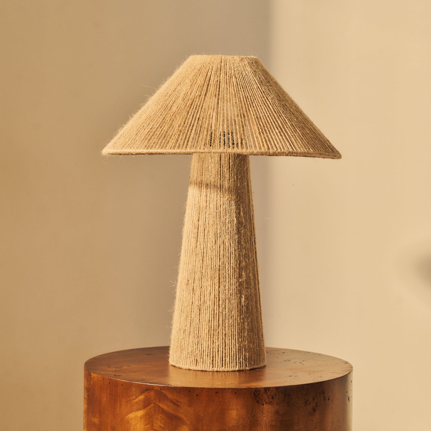 Erba - Lampe de Table Large avec Abat-jour en Corde de Jute Coolie
