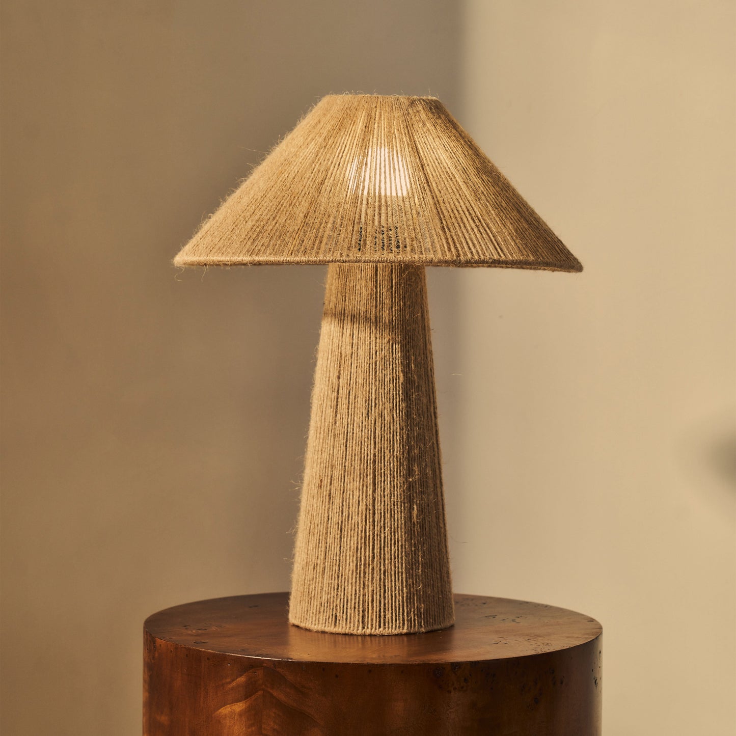 Erba - Lampe de Table Large avec Abat-jour en Corde de Jute Coolie