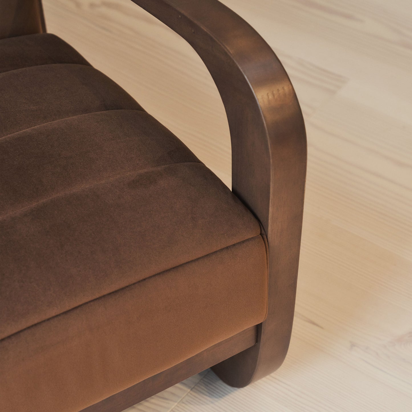 Dalton - Fauteuil d'Appoint en Velours Marron et Bois Foncé
