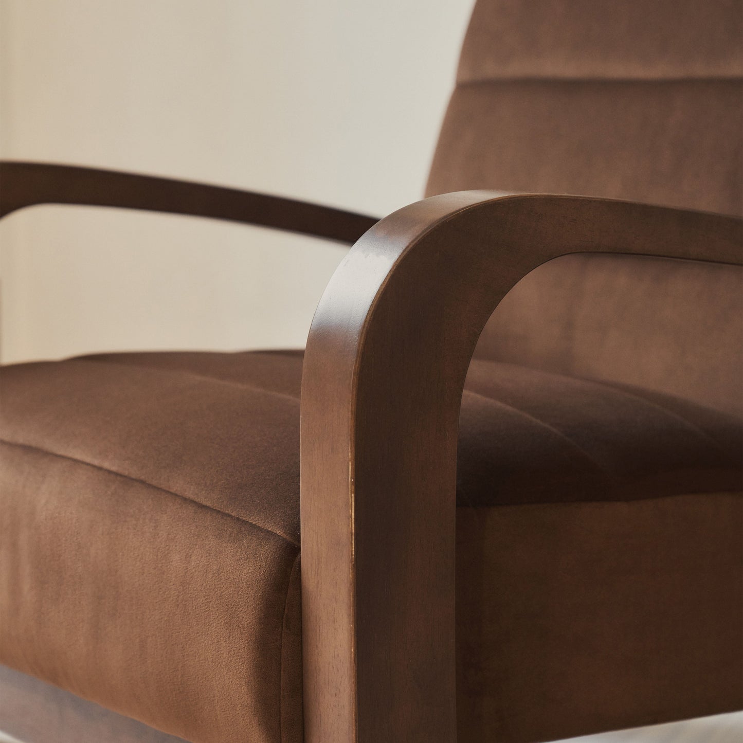 Dalton - Fauteuil d'Appoint en Velours Marron et Bois Foncé