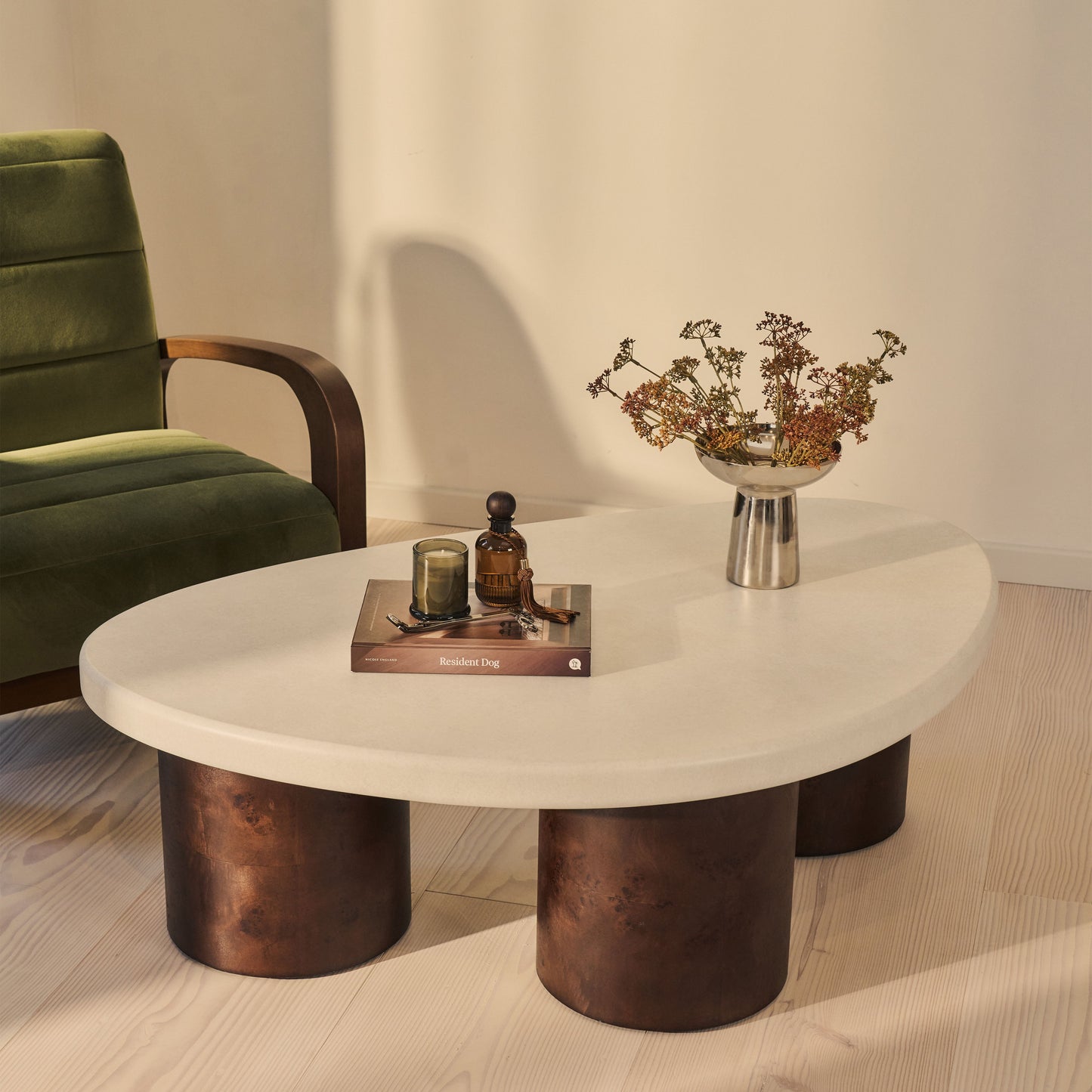 Aegean - Table basse irrégulière en bois d'orme foncé et béton à 3 pieds