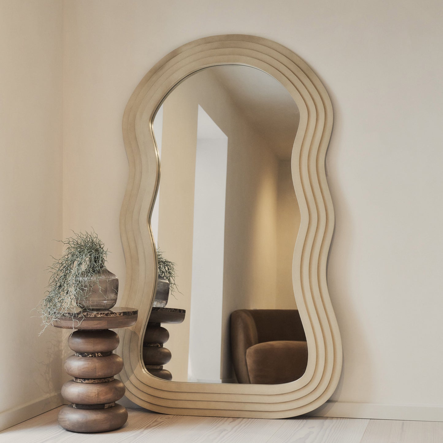 Luciana - Miroir Extra Large en Béton Ondulé Pleine Longueur 180cm x 105cm