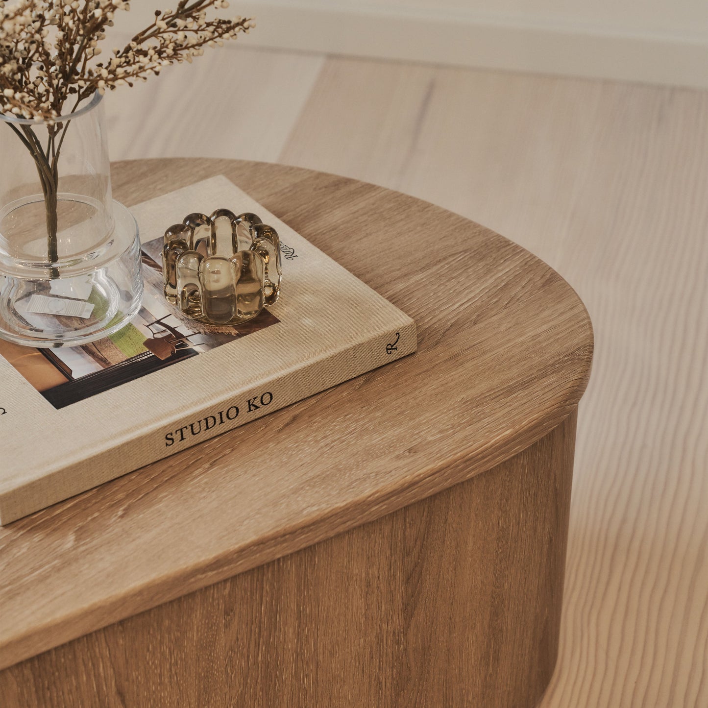 Arlo - Table basse extra large irrégulière en bois lavé