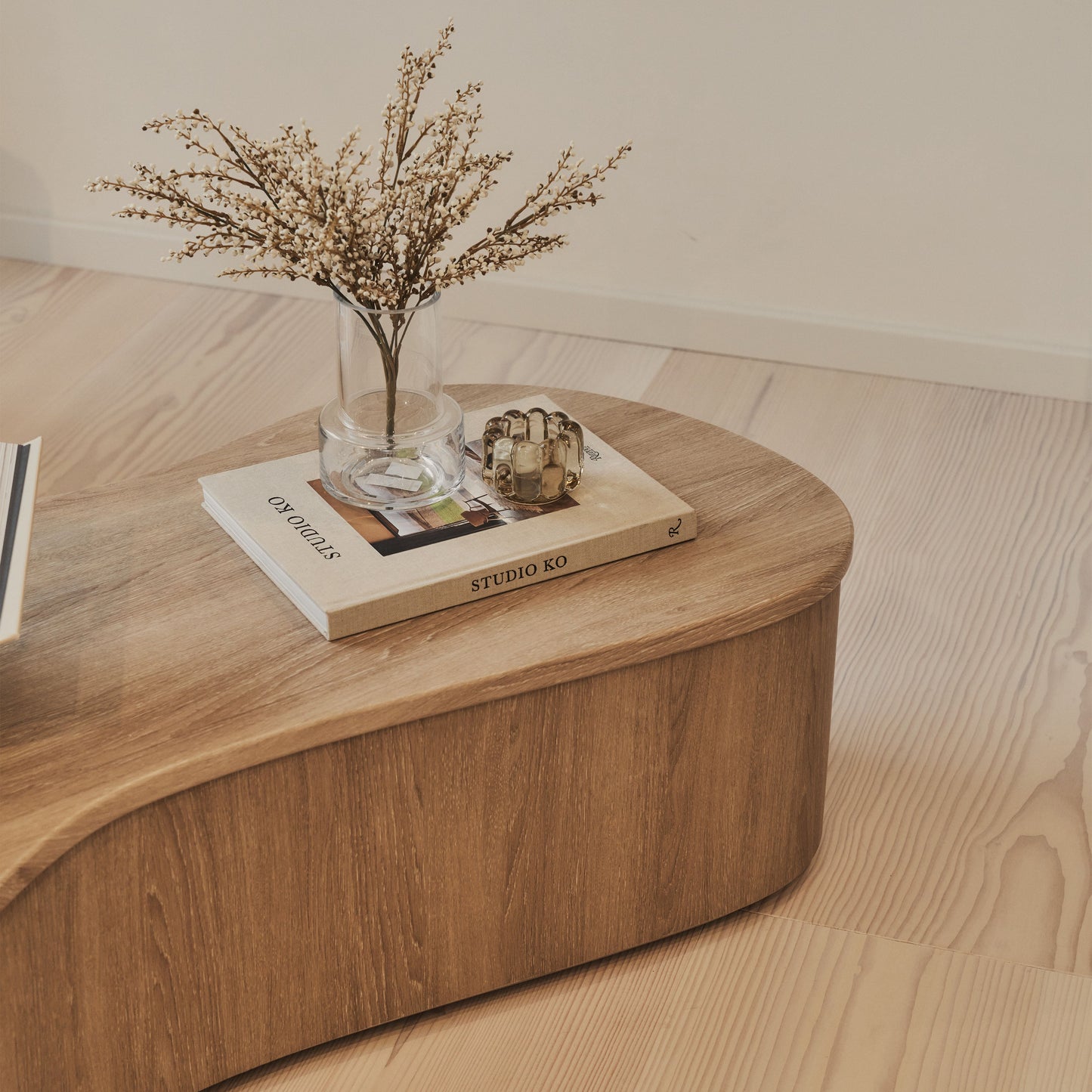 Arlo - Table basse extra large irrégulière en bois lavé
