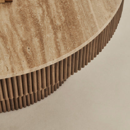 Sloane - Table basse ronde en travertin beige et bois chaud premium