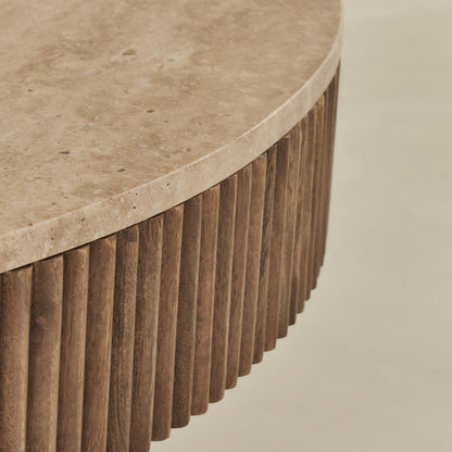 Sloane - Table basse ronde en travertin beige et bois chaud premium