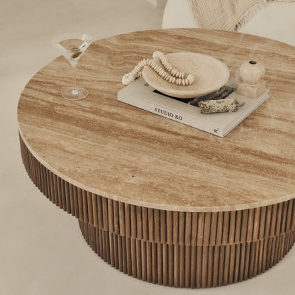 Sloane - Table basse ronde en travertin beige et bois chaud premium