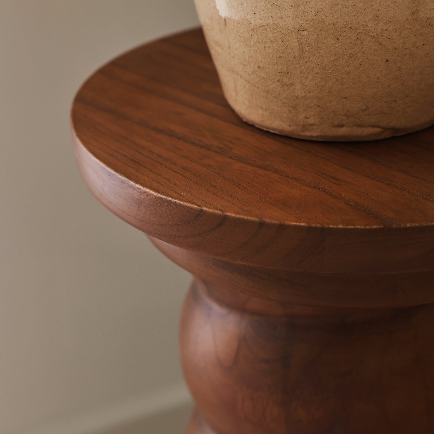 Cassia - Table d'appoint rétro en bois foncé
