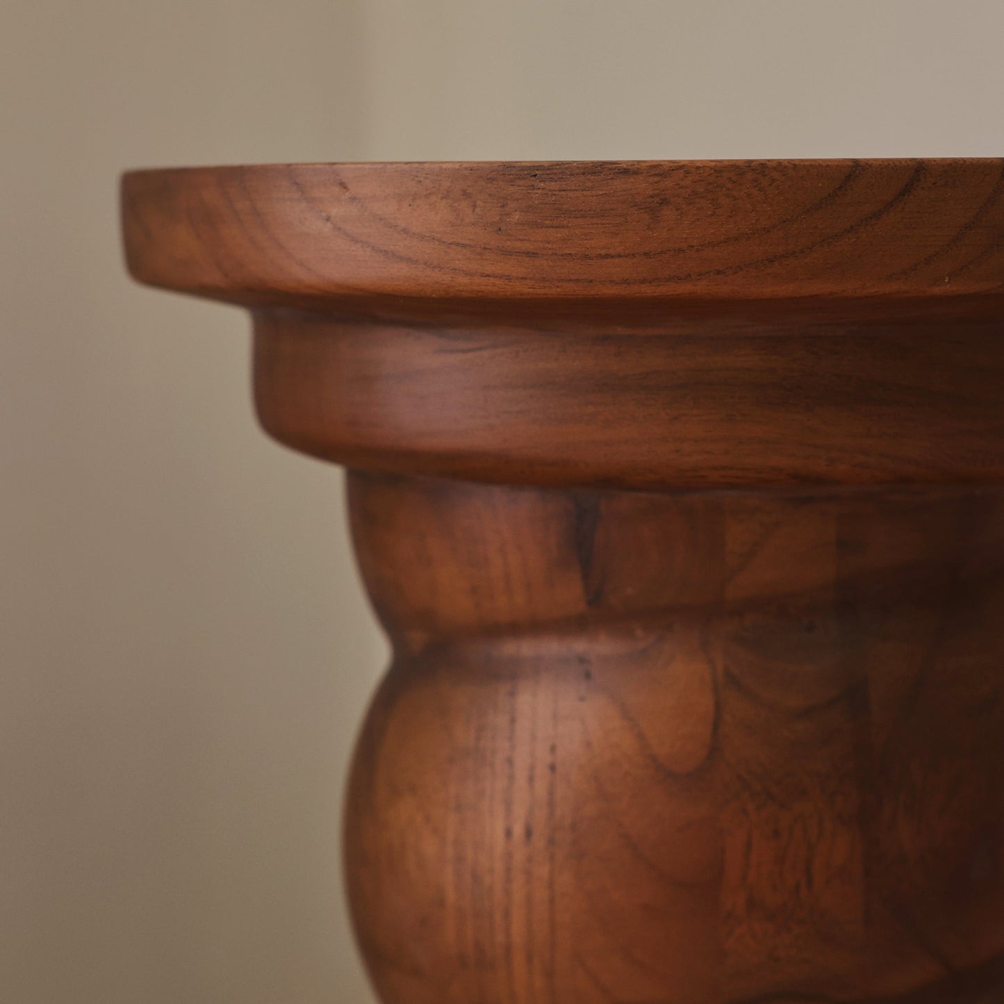 Cassia - Table d'appoint rétro en bois foncé