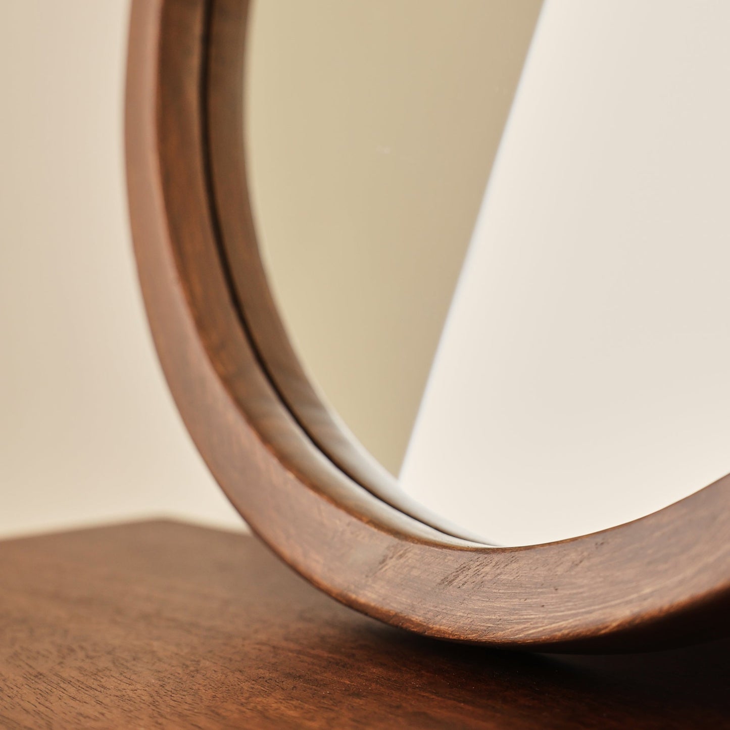 Arden - Miroir mural rond en bois foncé 40cm x 40cm