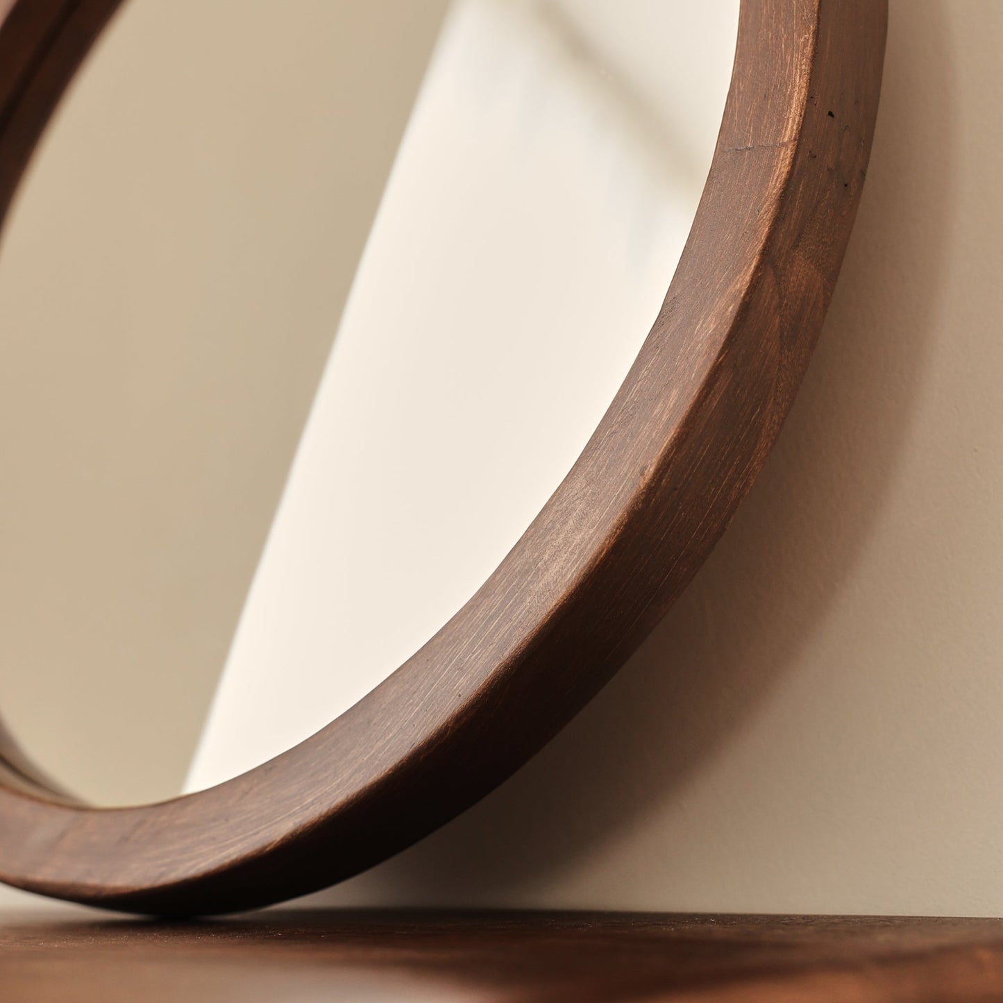 Arden - Miroir mural rond en bois foncé 40cm x 40cm