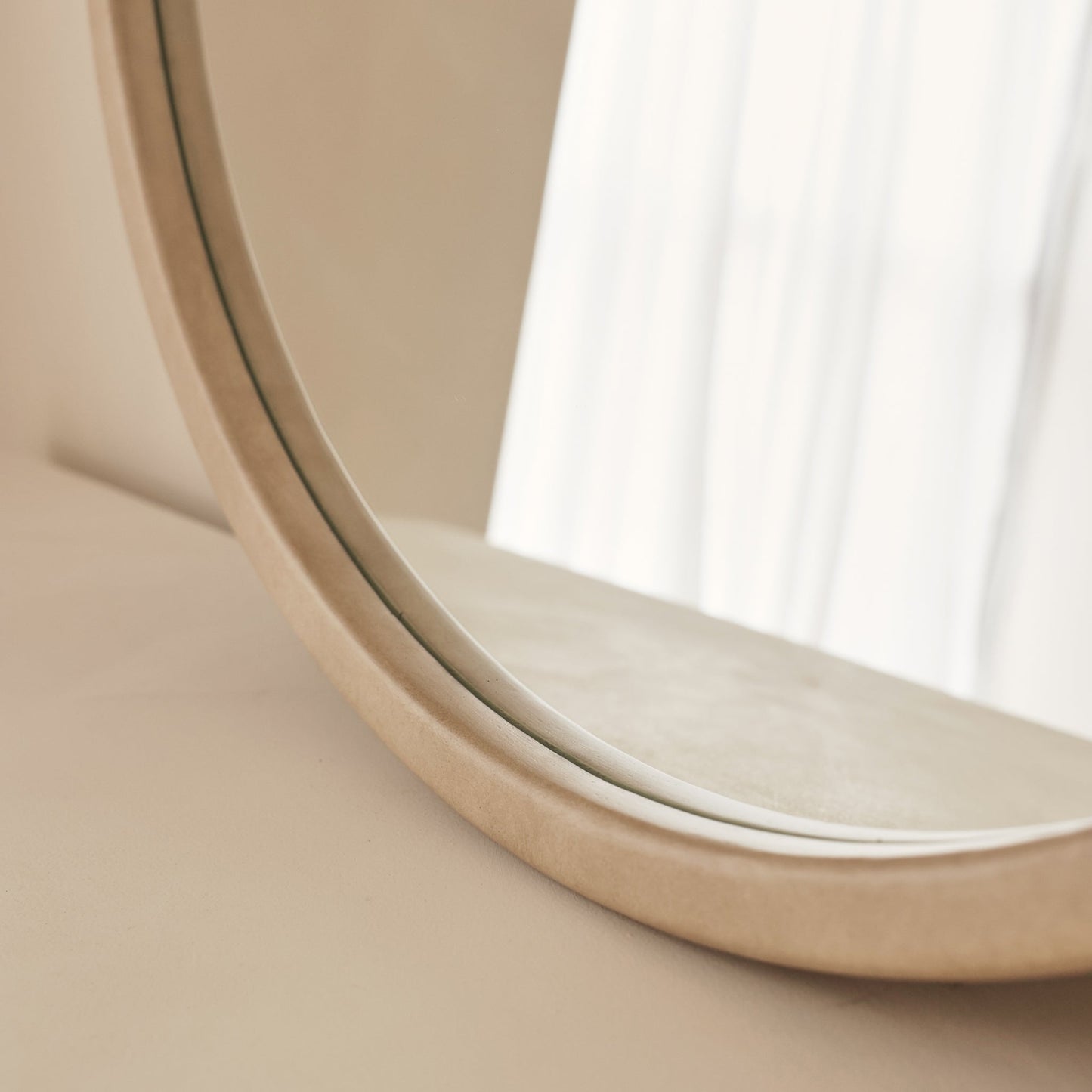 Arden - Miroir mural rond en bois et béton 70 cm x 70 cm
