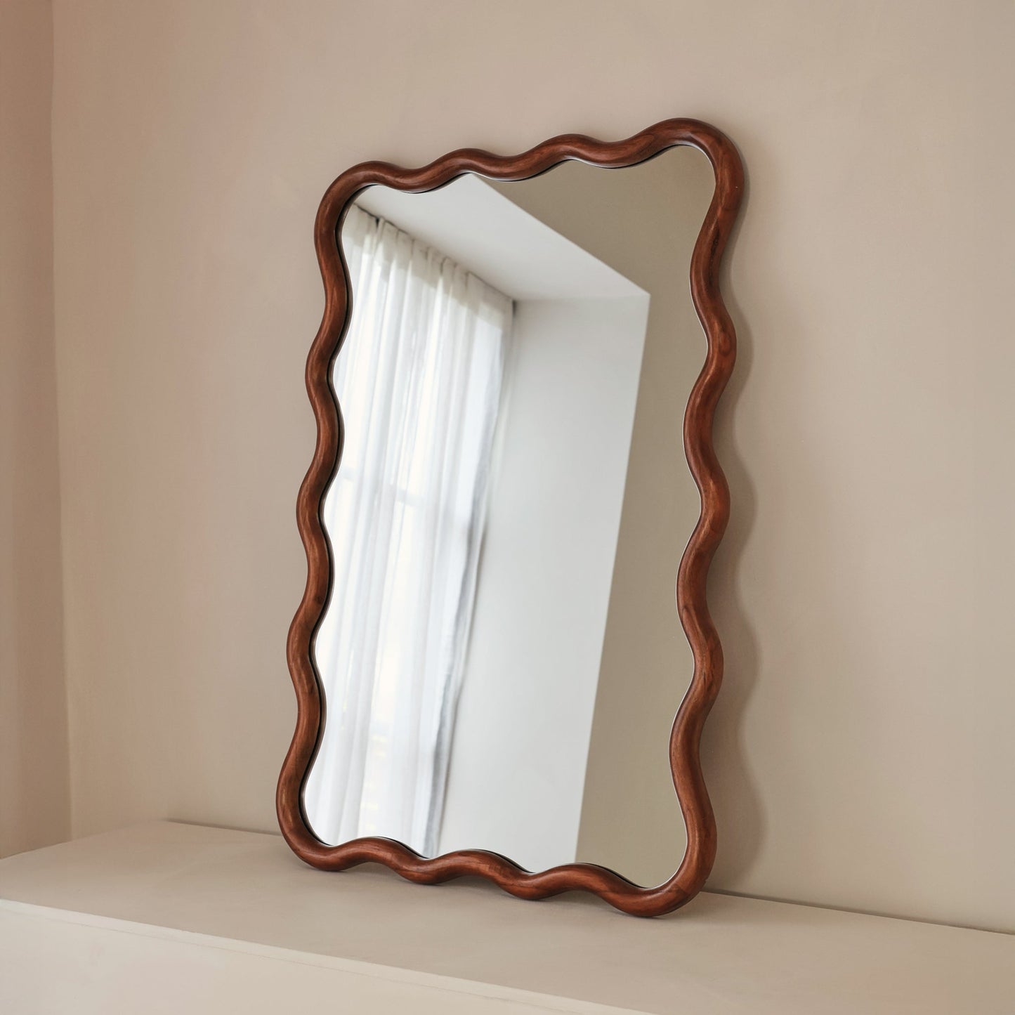 Marea - Miroir Mural Rétro Ondulé en Bois Foncé 100cm x 70cm