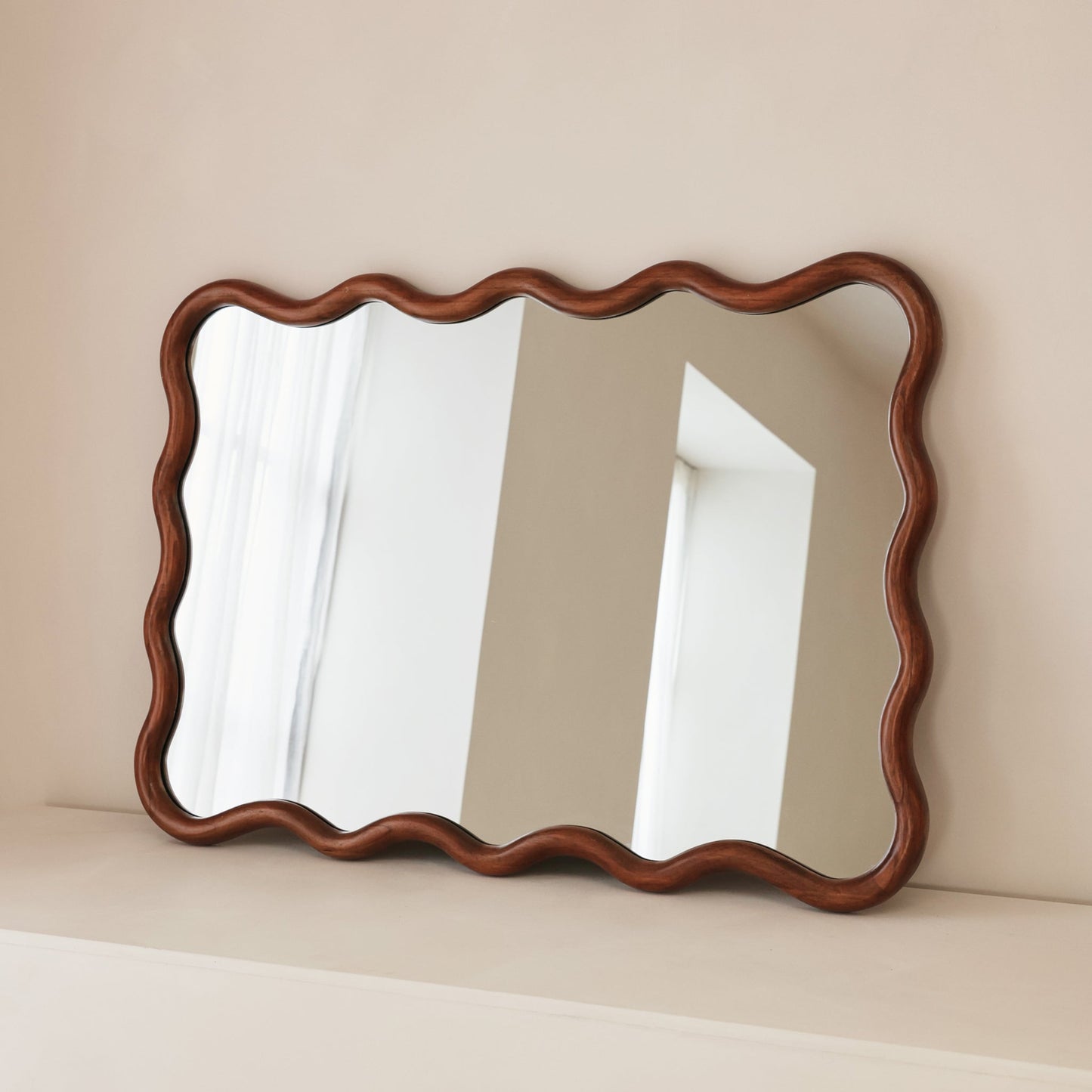 Marea - Miroir Mural Rétro Ondulé en Bois Foncé 100cm x 70cm
