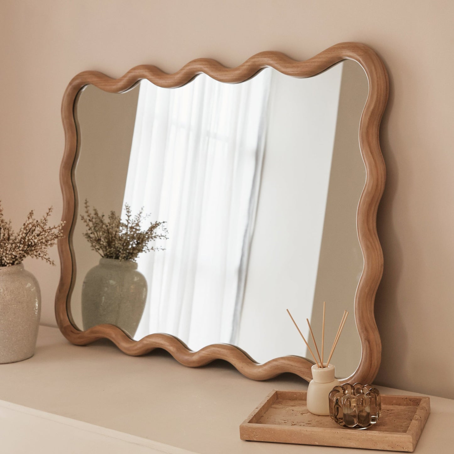 Marea - Miroir mural rétro ondulé en bois clair 100cm x 70cm