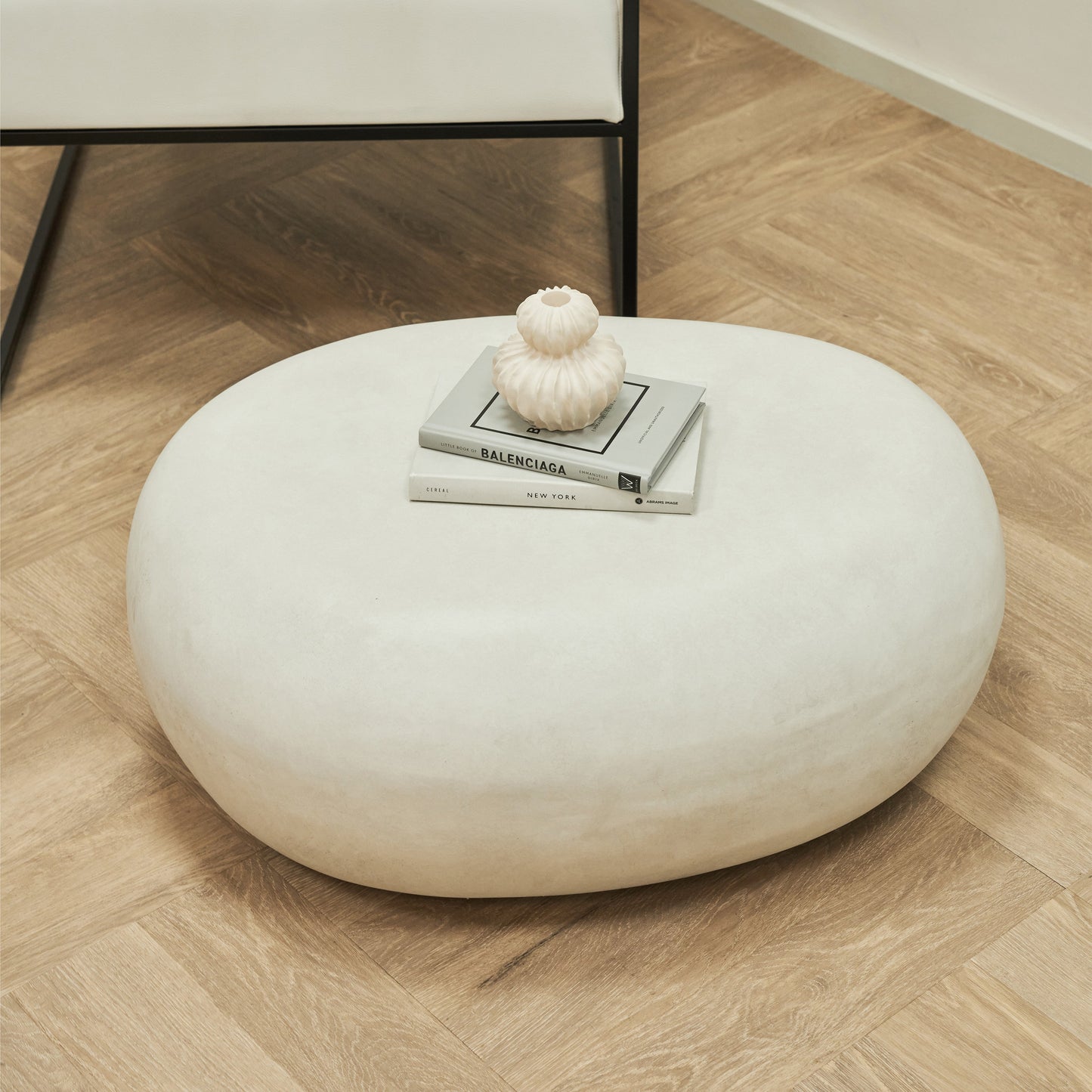 Zola - Grande table basse minimaliste galet en béton