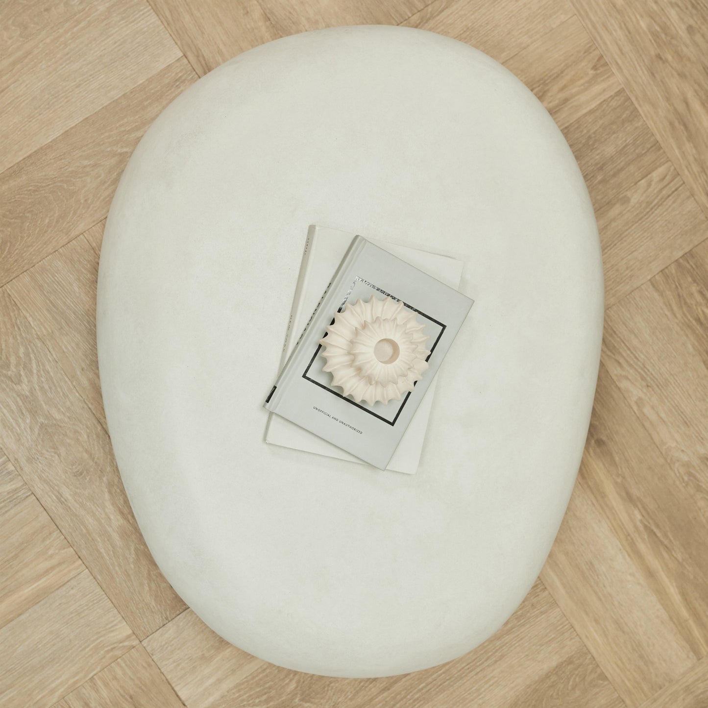 Zola - Grande table basse minimaliste galet en béton