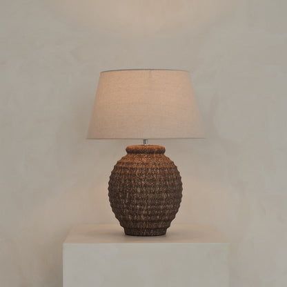 Linosa - Lampe de table avec abat-jour cylindrique en céramique texturée marron