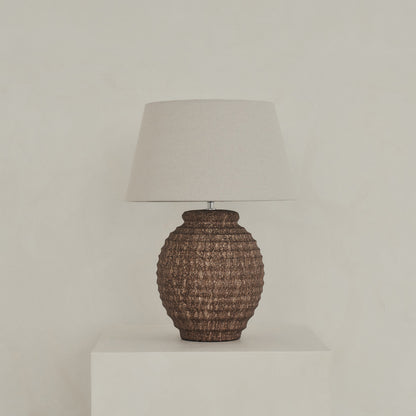 Linosa - Lampe de table avec abat-jour cylindrique en céramique texturée marron