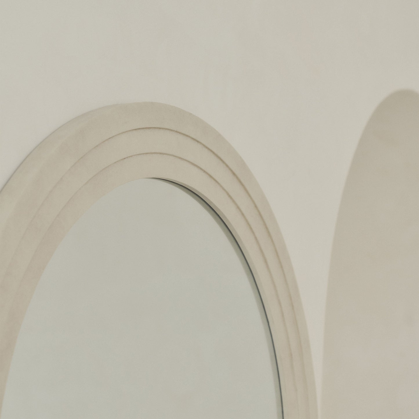 Luciano - Grand miroir en béton plein longueur totale cintré 180cm x 90cm