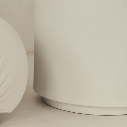 Angelo - Table d'Appoint Ronde Minimaliste en Béton