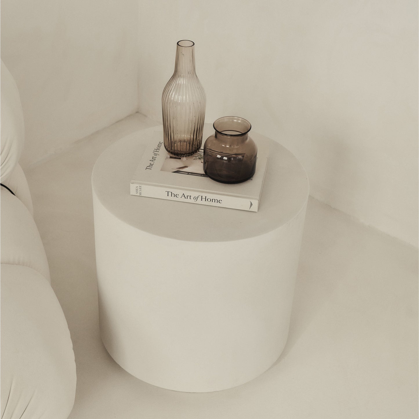 Angelo - Table d'Appoint Ronde Minimaliste en Béton