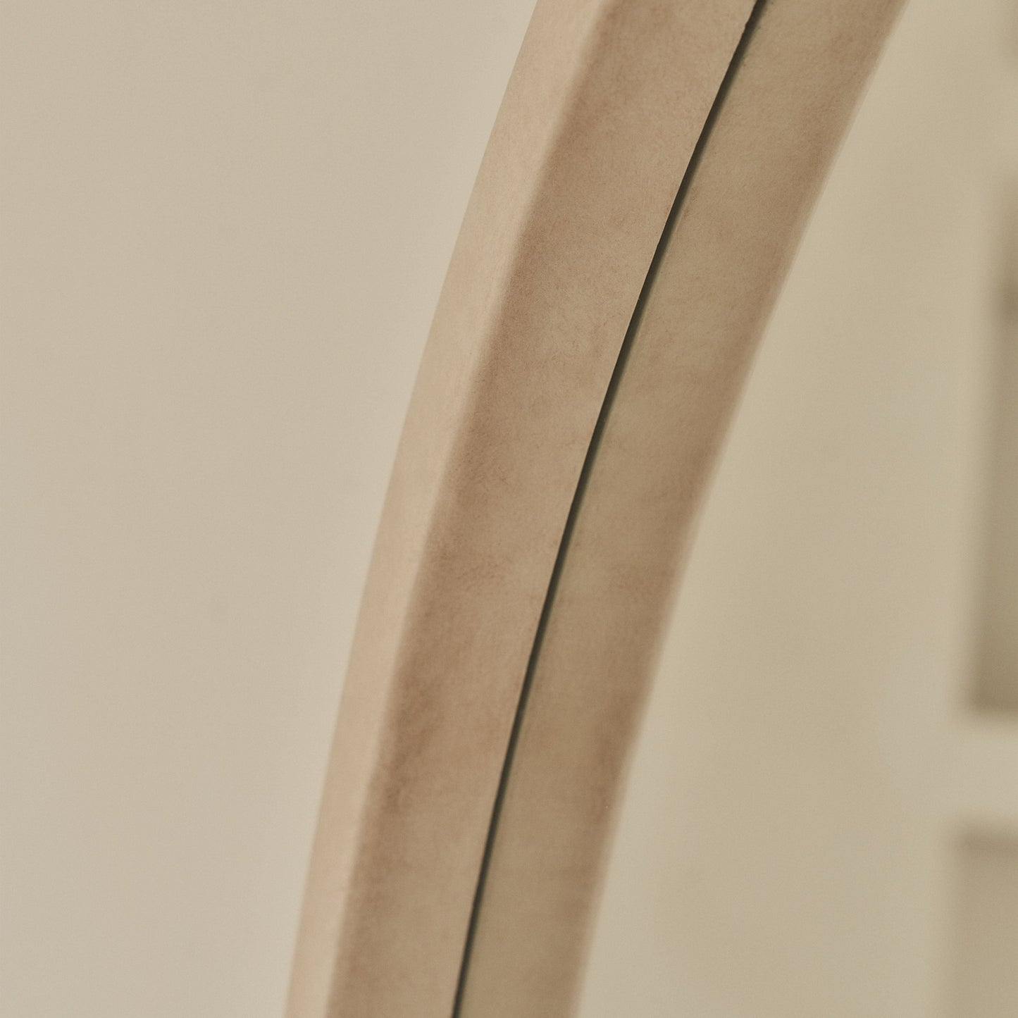 Arden - Miroir en bois arqué pleine longueur en béton 175 cm x 95 cm