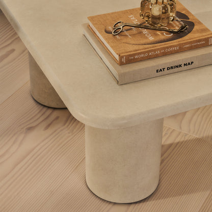 Alina - Grande table basse carrée en bois et béton