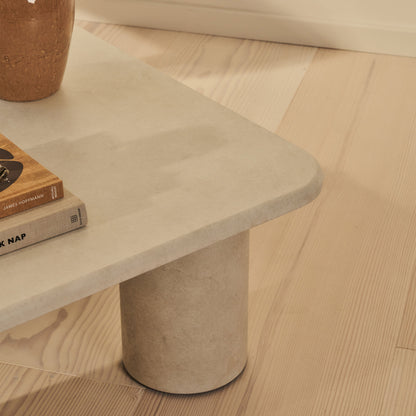 Alina - Grande table basse carrée en bois et béton