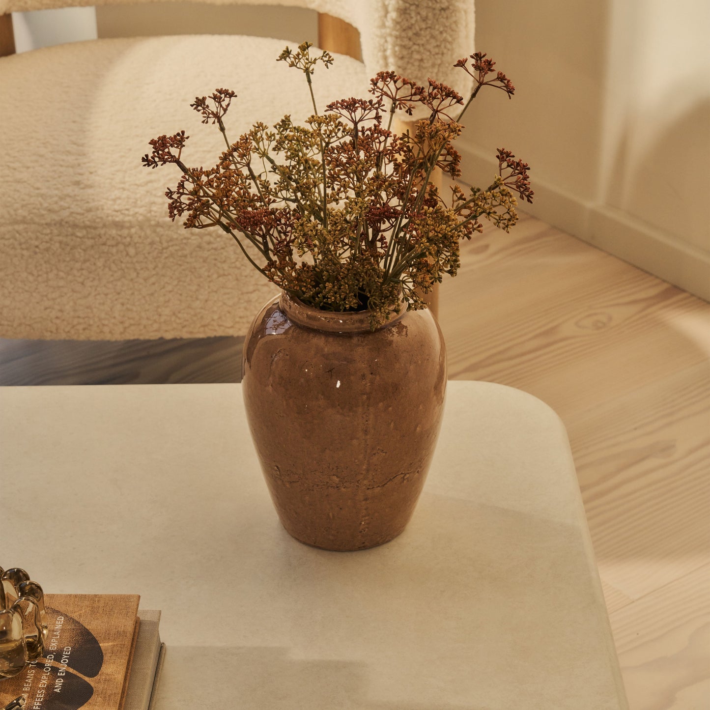 Alina - Grande table basse carrée en bois et béton