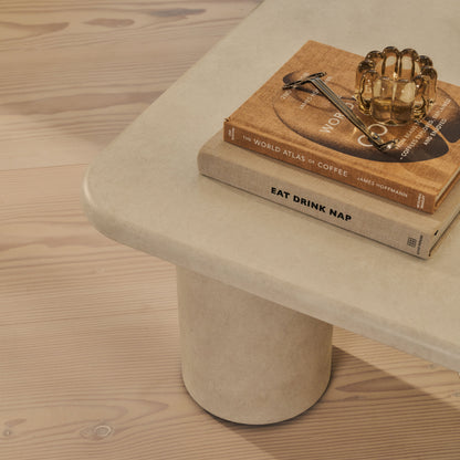 Alina - Grande table basse carrée en bois et béton