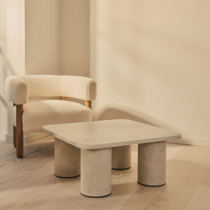 Alina - Grande table basse carrée en bois et béton