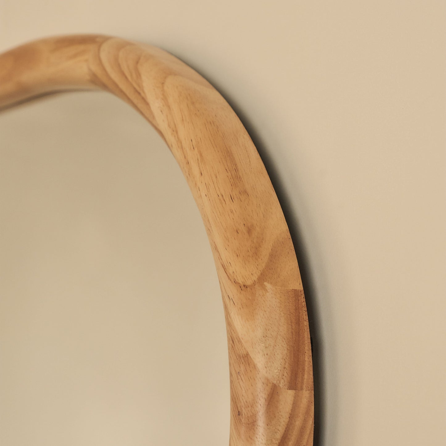 Aaliyah - Miroir mural irrégulier en bois clair 150 cm x 75 cm
