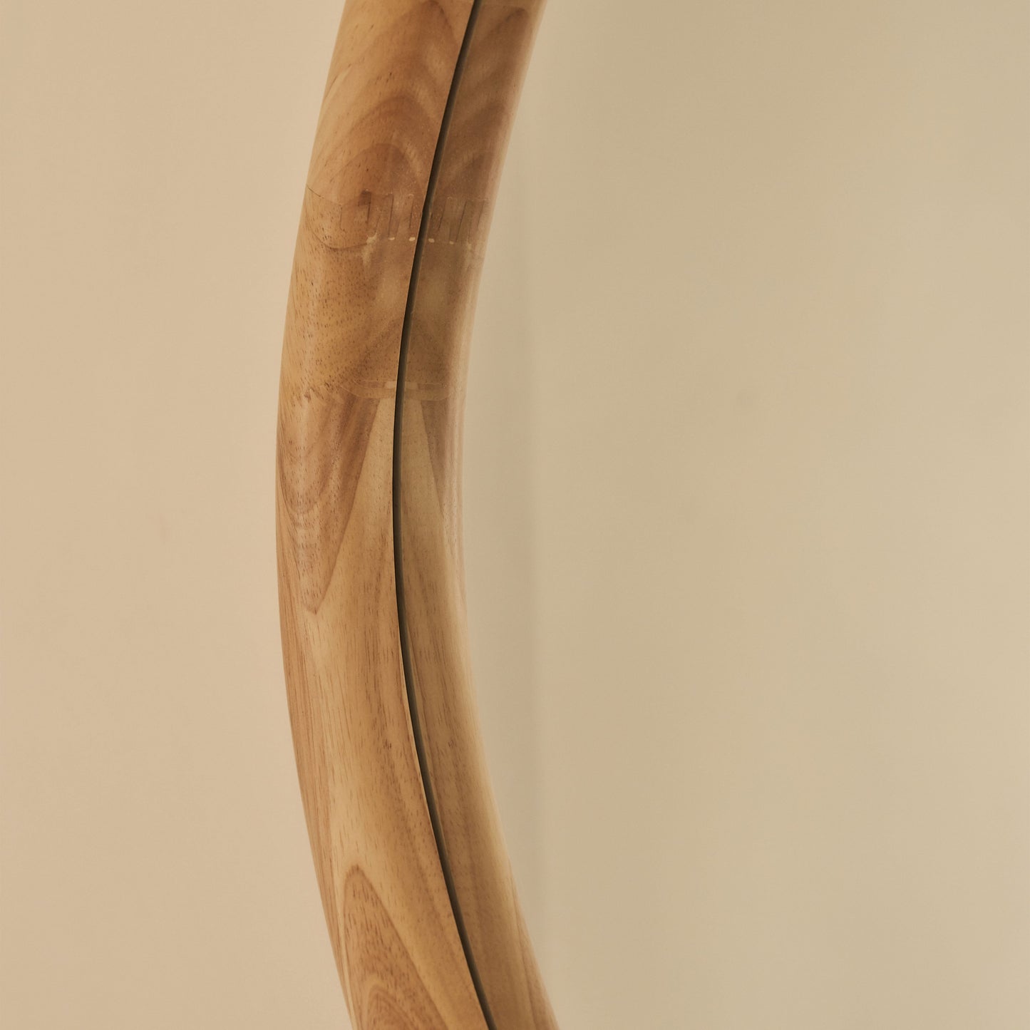 Aaliyah - Miroir mural irrégulier en bois clair 150 cm x 75 cm