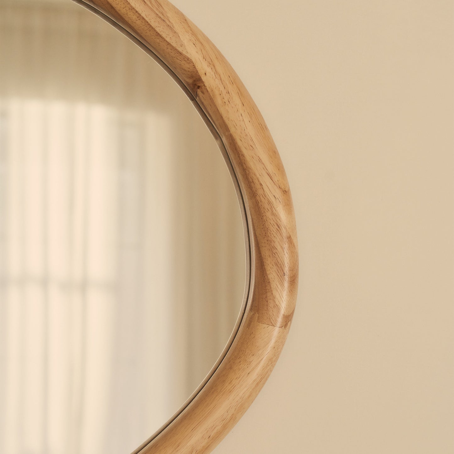Aaliyah - Miroir mural irrégulier en bois clair 150 cm x 75 cm
