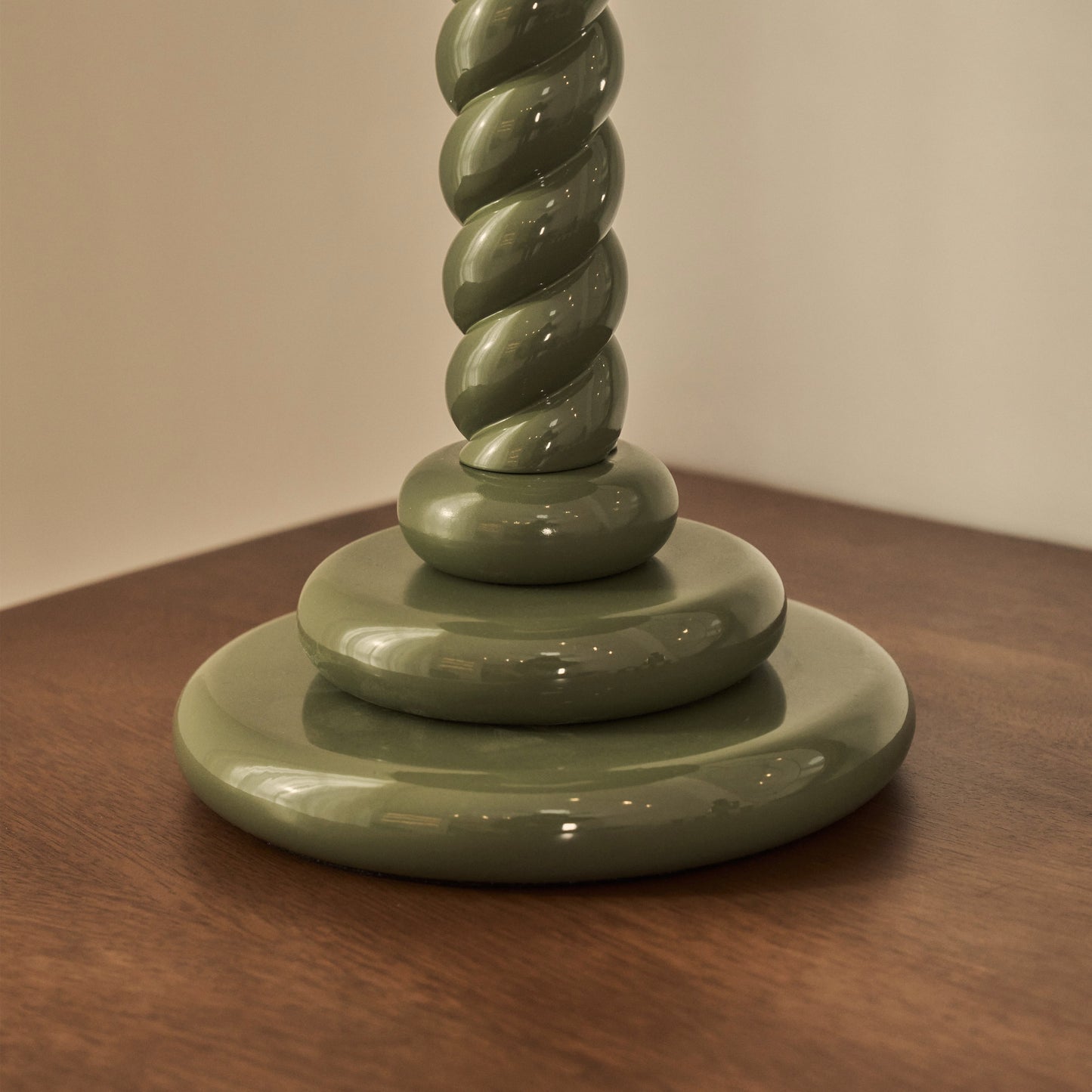 Cordelia - Lampe de table avec abat-jour plissé vert olive
