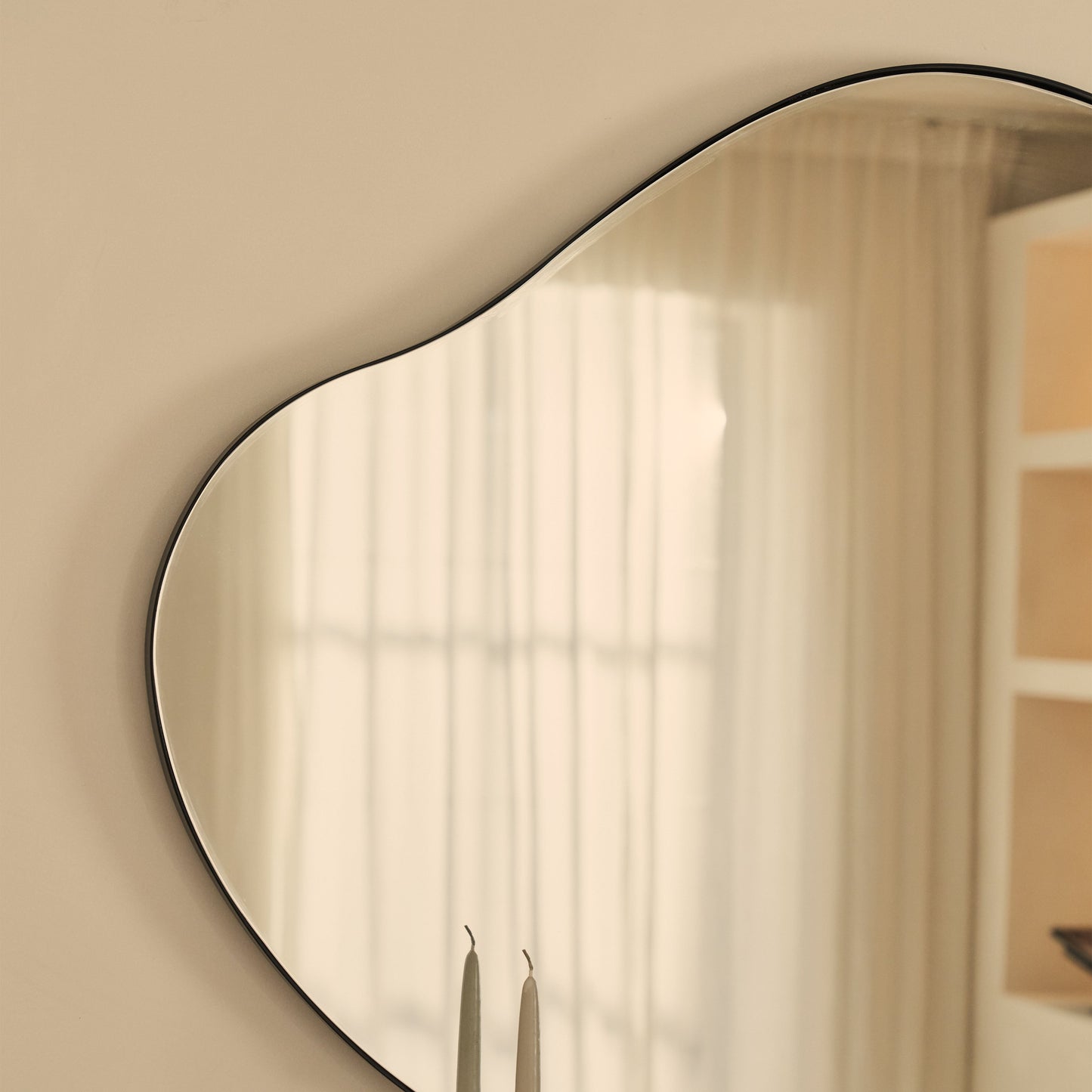 Ava - Miroir Noir en Forme d'Étang Irrégulier 100cm x 70cm