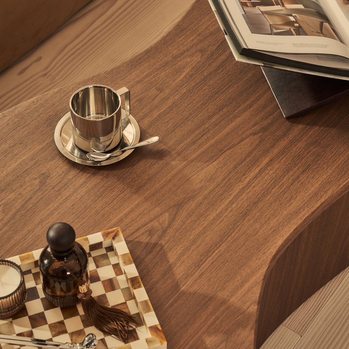 Arlo - Table basse extra large irrégulière en bois foncé