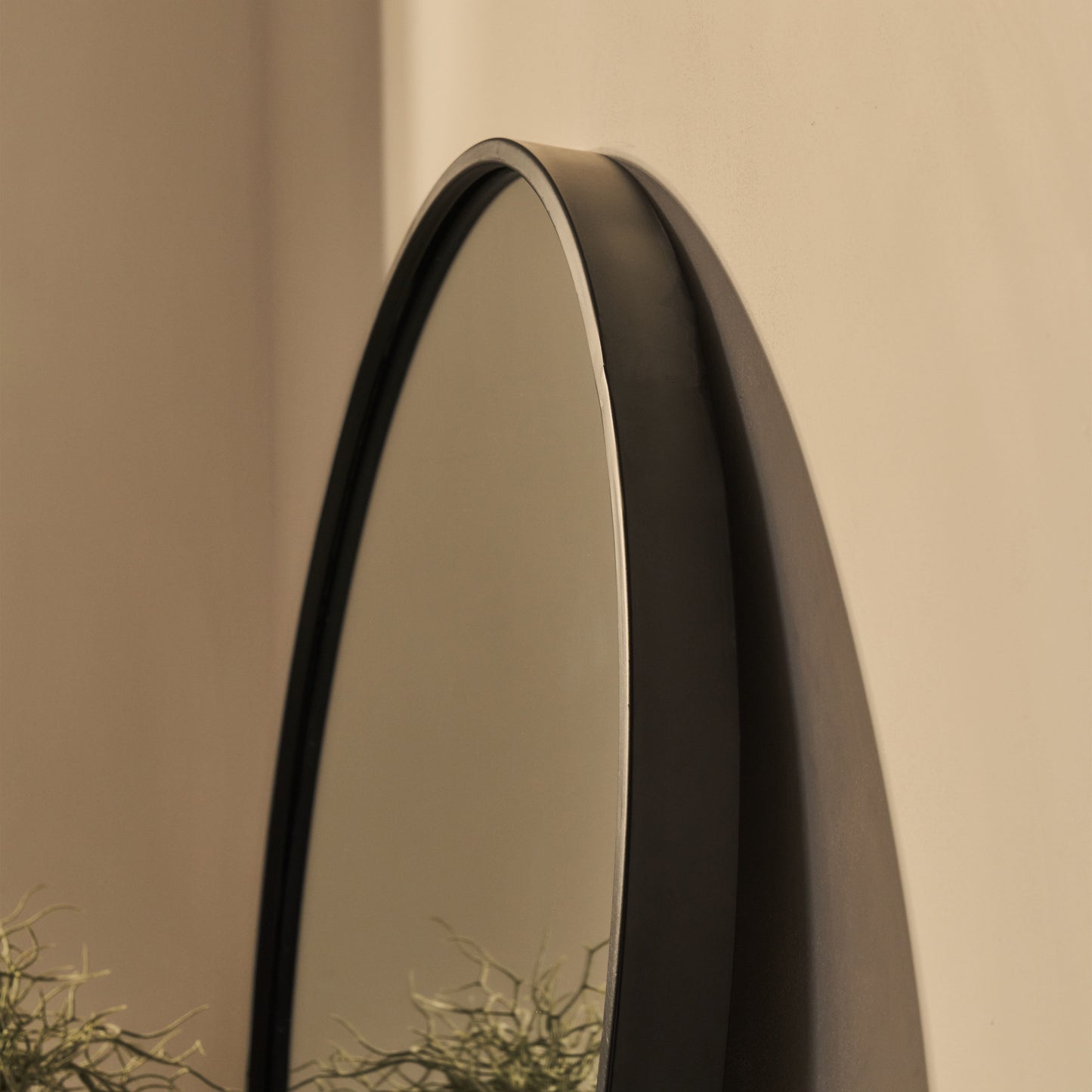 Metro - Miroir Mural Rond en Métal Noir 70cm x 70cm