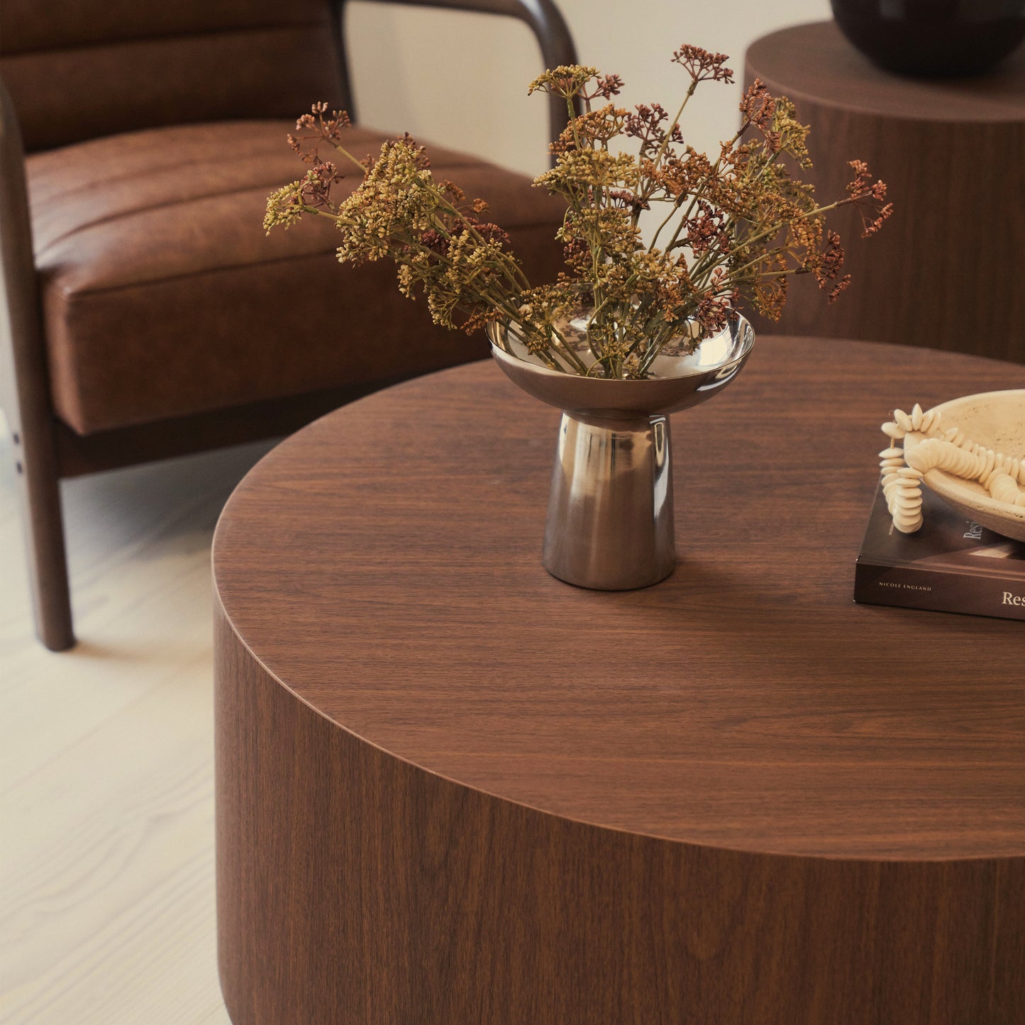Luciana - Table basse ronde en bois foncé