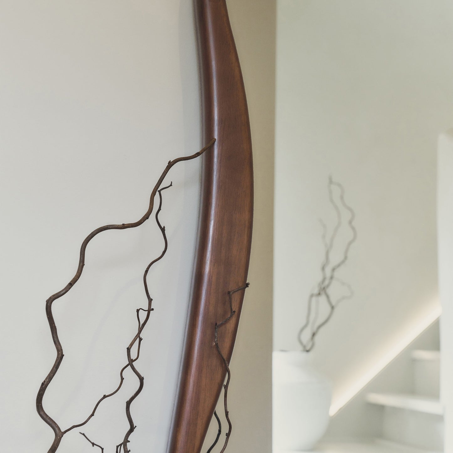 Arcurva - Grand miroir irrégulier en bois foncé pleine longueur 170cm x 85cm