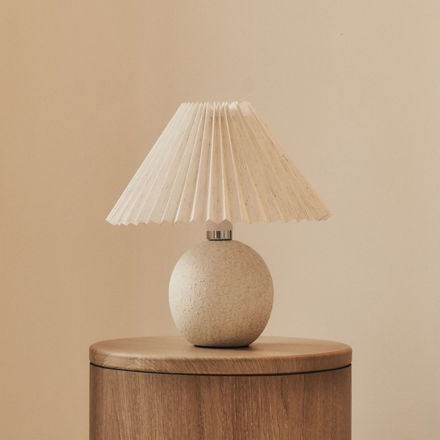 Corsica - Lampe de Table en Céramique Pierre avec Abat-jour Plissé