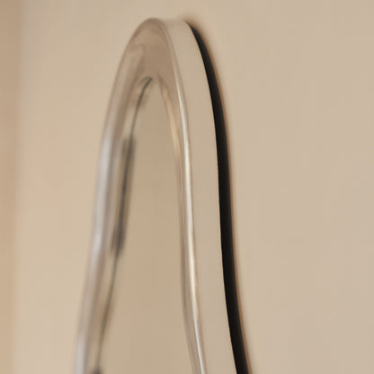 Riva - Miroir irrégulier en forme d'étang brossé chrome 120cm x 90cm