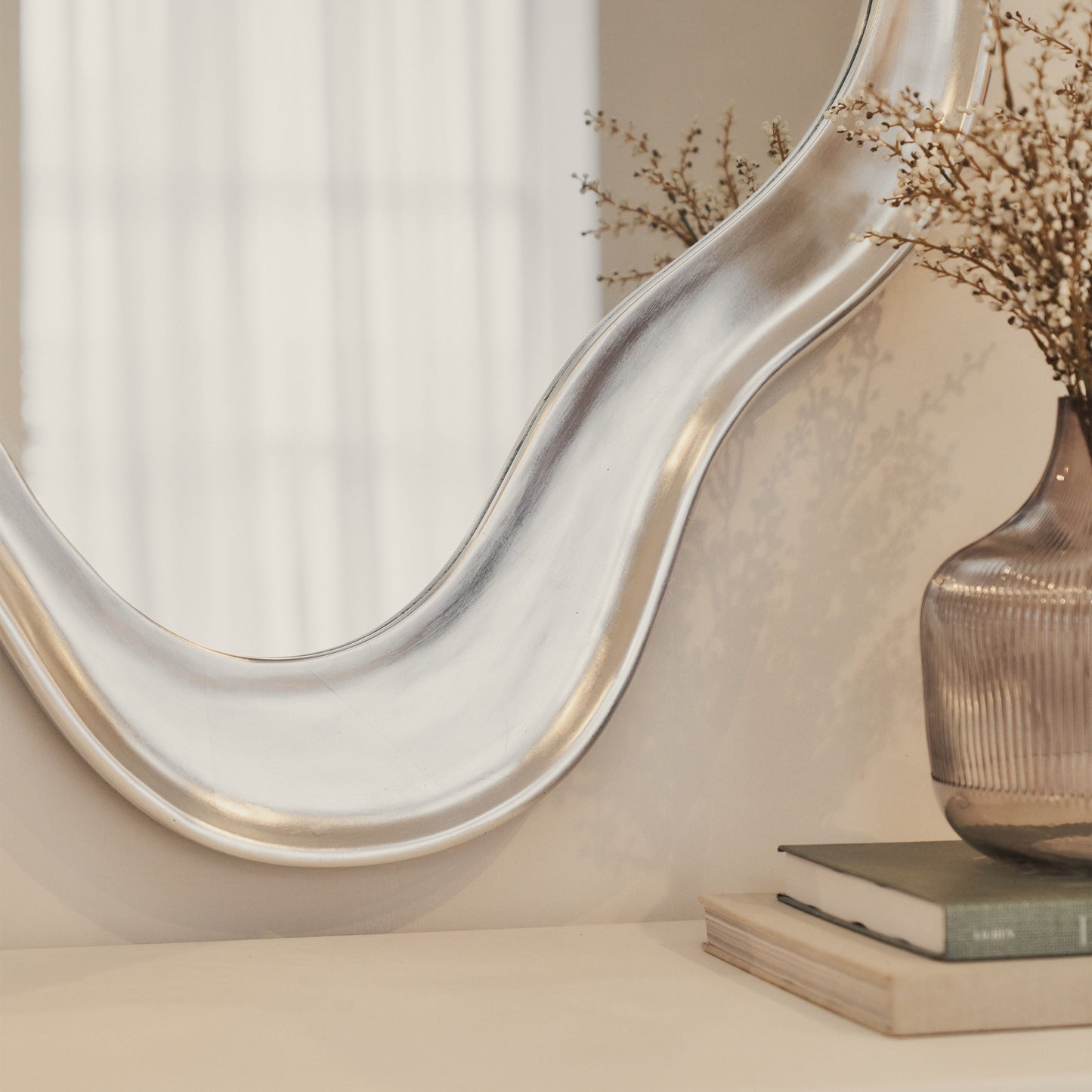Riva - Miroir irrégulier en forme d'étang brossé chrome 120cm x 90cm