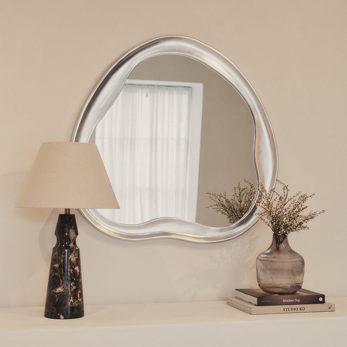 Riva - Miroir irrégulier en forme d'étang brossé chrome 90 cm x 85 cm