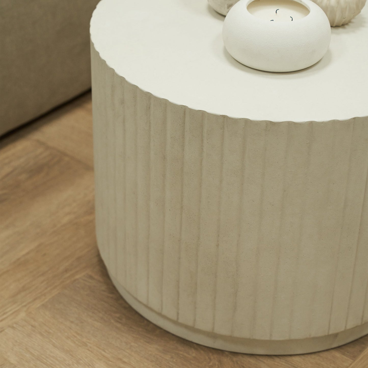 Massimo - Table Basse Minimaliste en Béton Cannelé