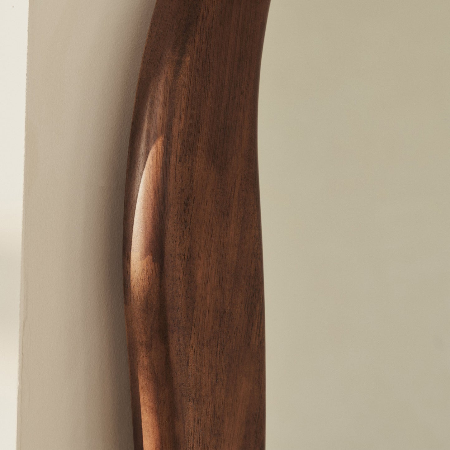 Arcurva - Miroir irrégulier extra grand pleine longueur en bois foncé 190cm x 120cm