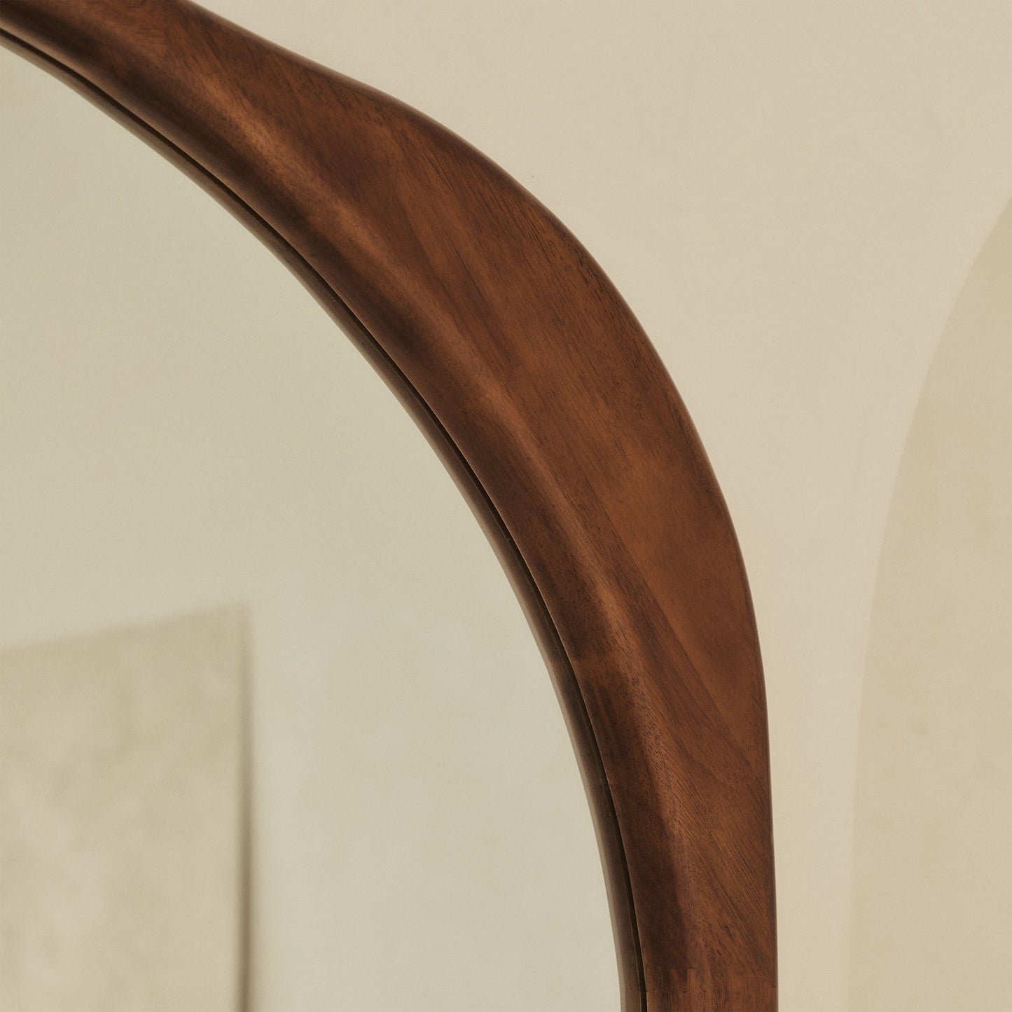 Arcurva - Miroir irrégulier extra grand pleine longueur en bois foncé 190cm x 120cm